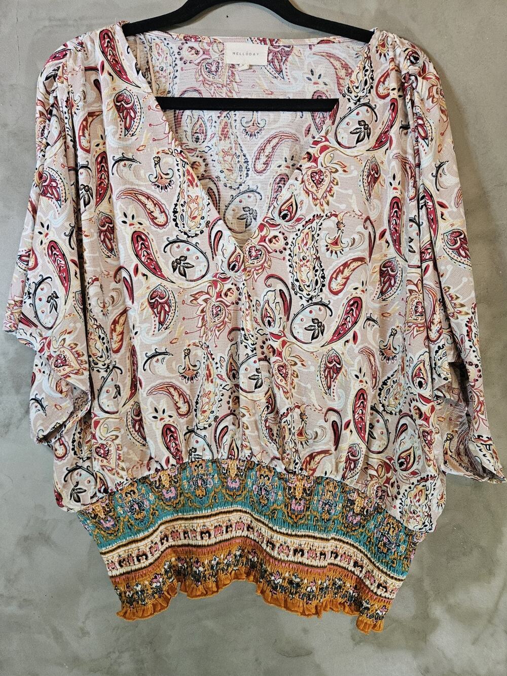 Melloday Size 2X Plus Beige Multicolor Paisley V-Neck Elastic Hem Top